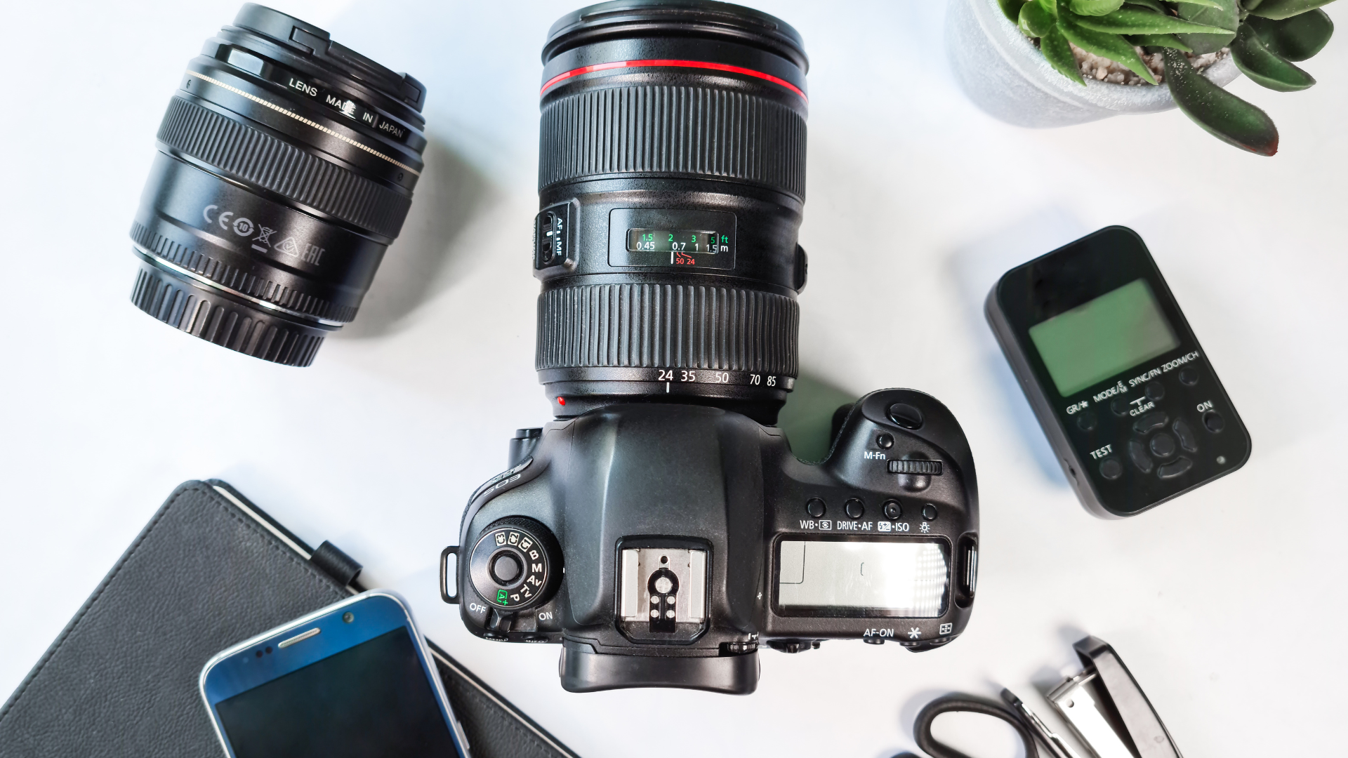 Read more about the article 13 Photography Gear You Must Have Before Taking a Photo Trip